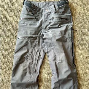 Great condition women’s FlyLow ski pants(I think Nina!)